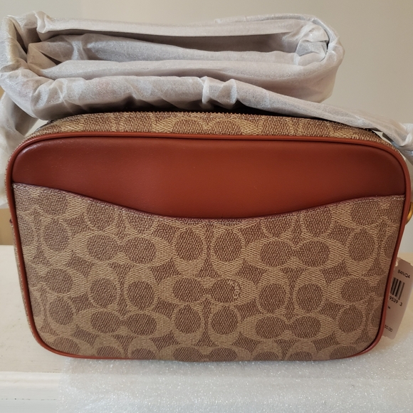 Coach Cassie Camera Bag In Signature Canvas - Picture 16 of 16